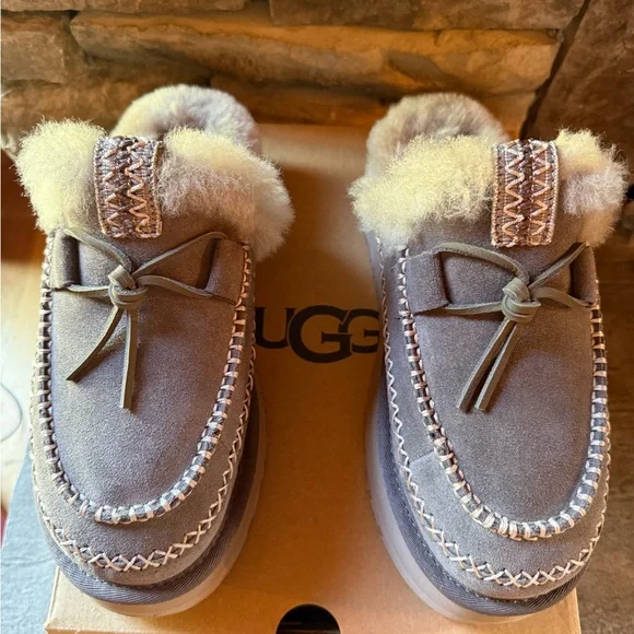 UGG Disquette Alpine Lightweight Platforms. NIB - Picture 2 of 7